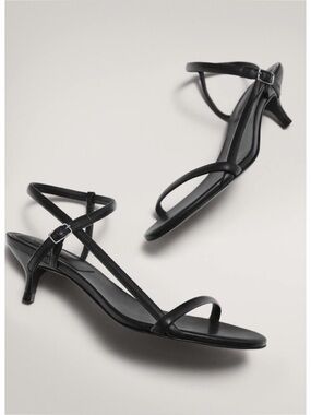 New Massimo Dutti Strappy Black Leather Sandals size 39.